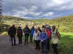 Mai: Die Seniorengruppe trifft sich regelmäßig - nicht nur im Mai - zu Wanderungen in der Region