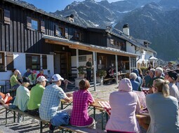 August: Zwei Tage lang wird die erfolgreiche Sanierung der Tübinger Hütte gefeiert