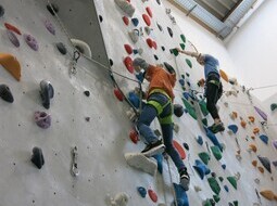 Speziell für den Tag der offenen Tür wurde im Kletterturm ein Indoor-Klettersteig eingerichtet.