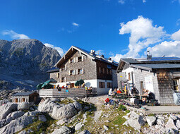 11 Endlich - die Oase Ingolstädter Haus ist in Sicht (P)